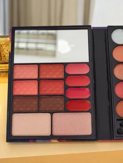 Oczy^Royalfashion ANYLADY Kompaktowa paletka do makijażu - cienie, konturowanie, usta- 32 odcienie