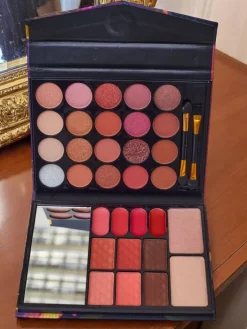 Oczy^Royalfashion ANYLADY Kompaktowa paletka do makijażu - cienie, konturowanie, usta- 32 odcienie