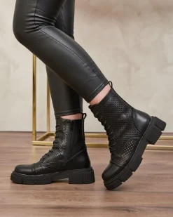 Workery|Botki Bez Ocieplenia^Royalfashion Ażurowe czarne damskie botki na płaskim obcasie Rolika - Obuwie czarny