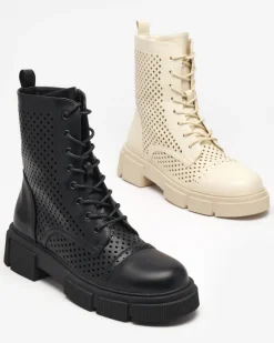 Workery|Botki Bez Ocieplenia^Royalfashion Ażurowe czarne damskie botki na płaskim obcasie Rolika - Obuwie czarny