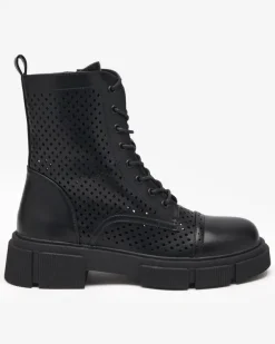 Workery|Botki Bez Ocieplenia^Royalfashion Ażurowe czarne damskie botki na płaskim obcasie Rolika - Obuwie czarny