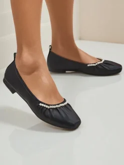 Buty Na Wielkie Wyjście|Baleriny Klasyczne^Royalfashion Baleriny Callisto Nero – Czarne baleriny z ekoskóry z perełkami, płaski obcas czarny
