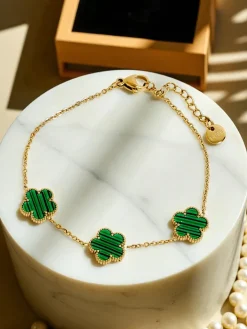 Biżuteria^Royalfashion Bransoletka Aurelia Bianca z kwiatami w odcieniu zielonej perły, złocona