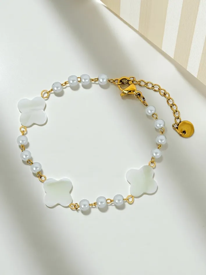 Biżuteria^Royalfashion Bransoletka Aurelia Bianca z kwiatami w odcieniu białej perły, złocona