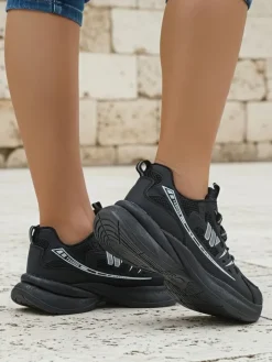 Ugc|Sneakersy^Royalfashion Buty sportowe damskie Hypatia czarne na płaskim obcasie 5 cm czarny