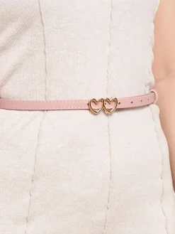 Paski^Royalfashion Cienki damski pasek do spodni casualowy z klamerką w serduszka różowy