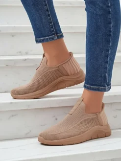 Ugc|Bieganie, Ćwiczenia I Trening^Royalfashion Damskie buty slip on Selene Beżowe – wygodne sneakersy na płaskim obcasie jasny brązowy