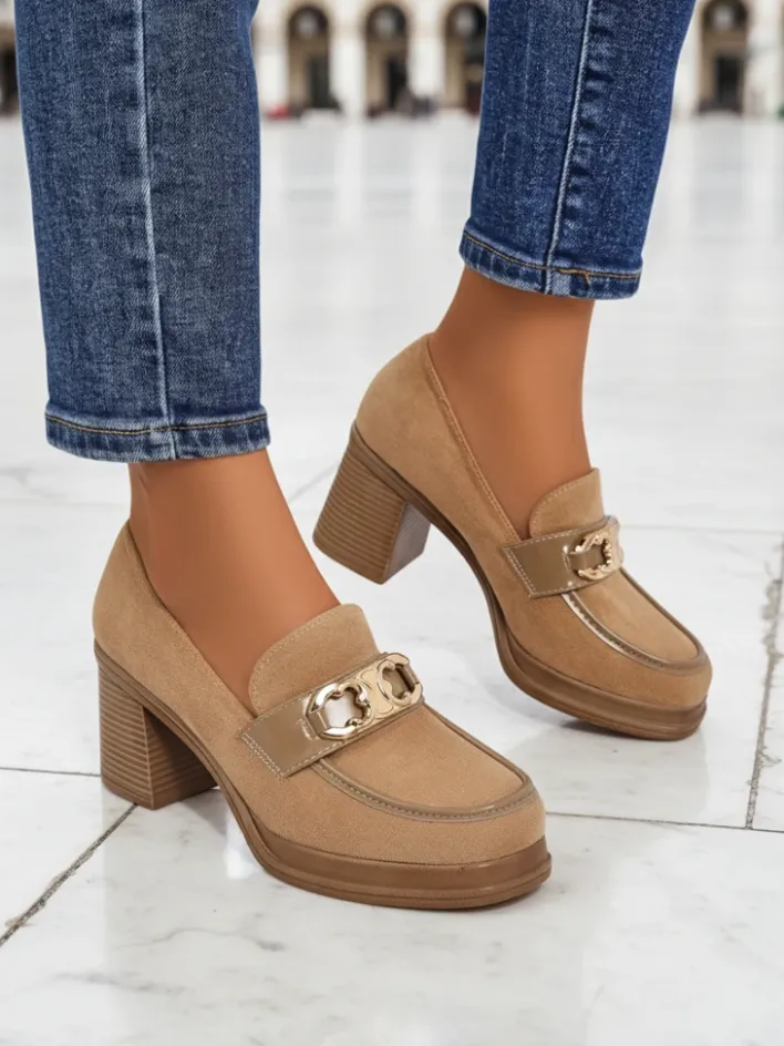 Mokasyny Na Obcasie^Royalfashion Damskie Loafers Perseida – jasnobrązowe zamszowe na słupku eleganckie jasny brązowy