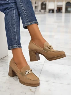 Mokasyny Na Obcasie^Royalfashion Damskie Loafers Perseida – jasnobrązowe zamszowe na słupku eleganckie jasny brązowy