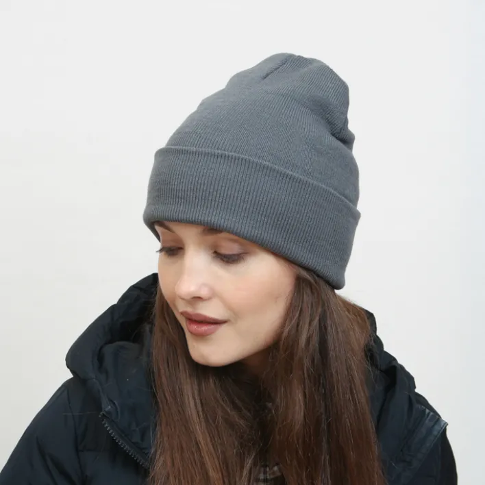 Czapki I Kapelusze^Royalfashion Klasyczna ciemnoszara damska czapka typu beanie - Akcesoria Ciemnoszary