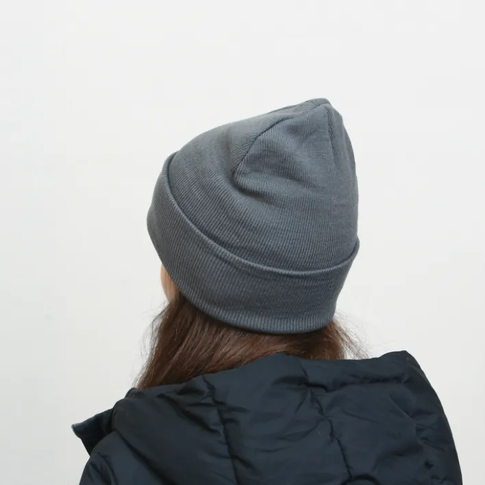 Czapki I Kapelusze^Royalfashion Klasyczna ciemnoszara damska czapka typu beanie - Akcesoria Ciemnoszary