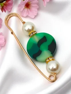 Biżuteria^Royalfashion Ozdobna broszka damska z kółeczkiem i perełkami Pearl Circle zielony