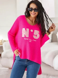 Swetry^Royalfashion Akrylowy damski sweter dzianinowy z napisami Fuksjowy