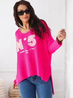 Swetry^Royalfashion Akrylowy damski sweter dzianinowy z napisami Fuksjowy