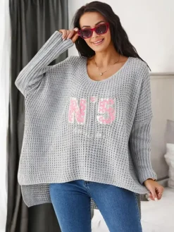 Swetry^Royalfashion Akrylowy damski sweter dzianinowy z napisami gołębi szary