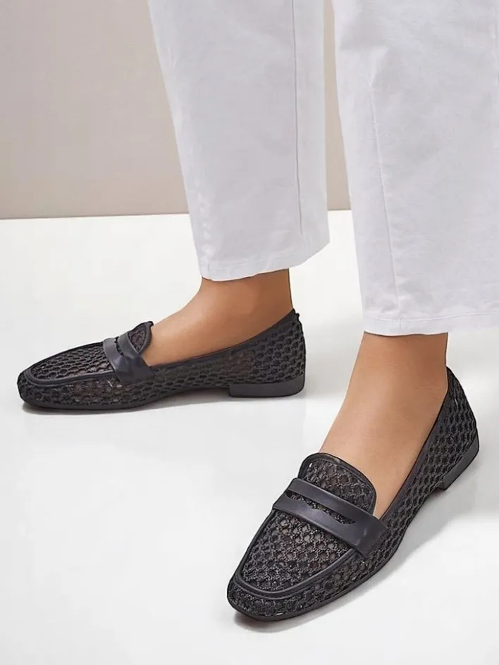 Mokasyny Na Płaskiej Podeszwie^Royalfashion Ażurowe damskie mokasyny Azuros czarny