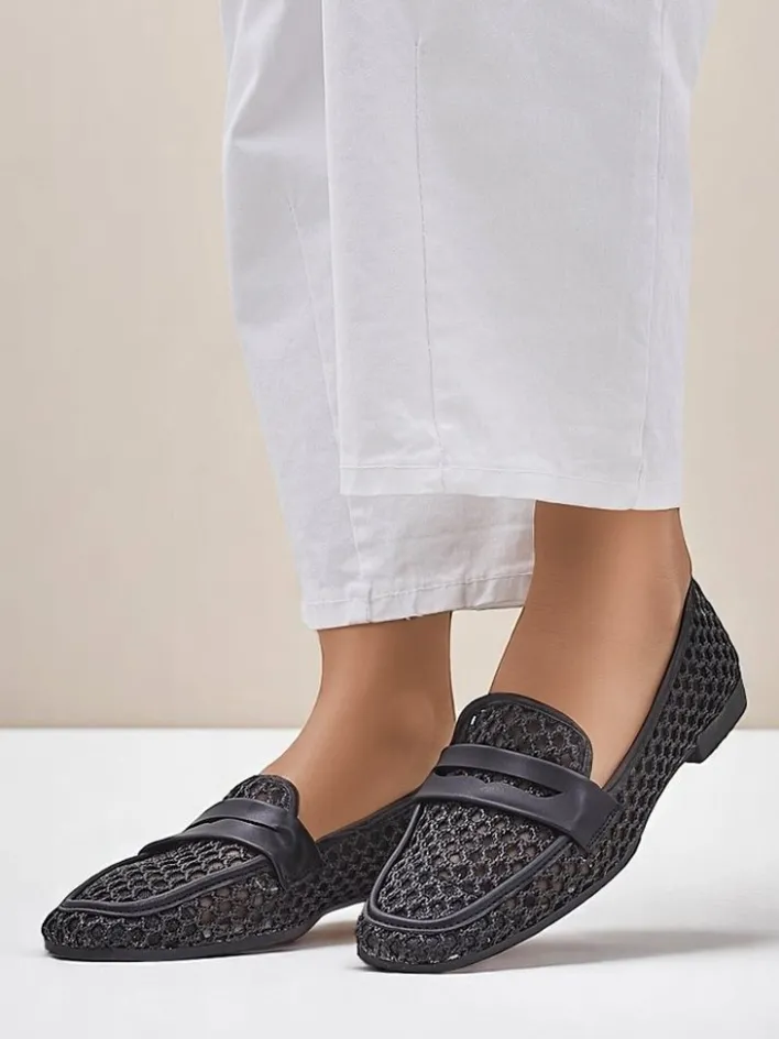 Mokasyny Na Płaskiej Podeszwie^Royalfashion Ażurowe damskie mokasyny Azuros czarny