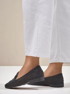 Mokasyny Na Płaskiej Podeszwie^Royalfashion Ażurowe damskie mokasyny Azuros czarny