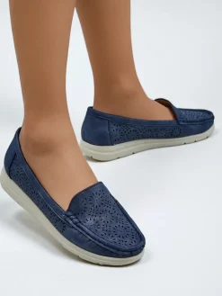 Mokasyny Na Płaskiej Podeszwie^Royalfashion Ażurowe damskie mokasyny Besset Granatowy