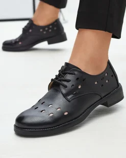 Półbuty^Royalfashion Ażurowe damskie eko skórzane półbuty w kolorze m Selofso czarny