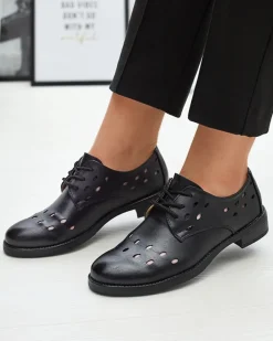 Półbuty^Royalfashion Ażurowe damskie eko skórzane półbuty w kolorze m Selofso czarny