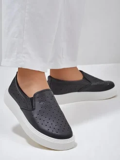 Półbuty^Royalfashion Ażurowe damskie półbuty slip on Emayla czarny
