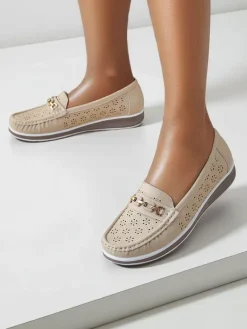 Mokasyny Na Płaskiej Podeszwie^Royalfashion Ażurowe damskie mokasyny Cerro beżowy