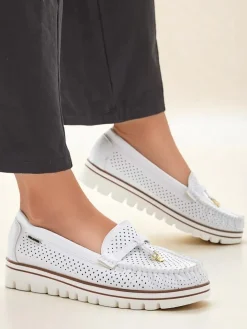 Mokasyny Na Płaskiej Podeszwie^Royalfashion Ażurowe damskie mokasyny Elissas biały