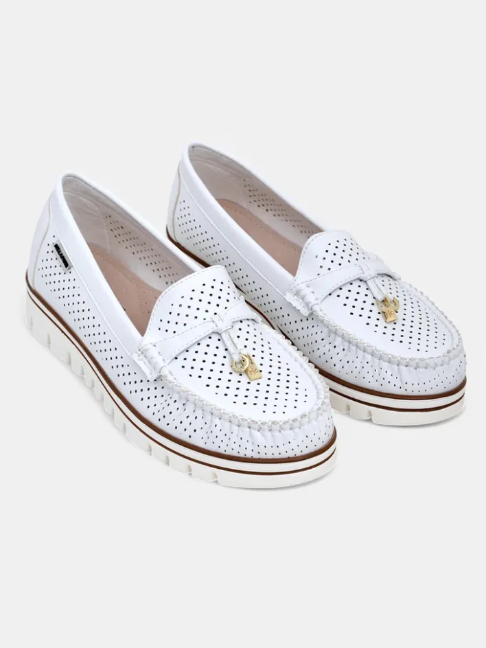 Mokasyny Na Płaskiej Podeszwie^Royalfashion Ażurowe damskie mokasyny Elissas biały