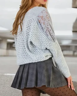 Swetry^Royalfashion Ażurowy sweter damski z koronką gołębi szary