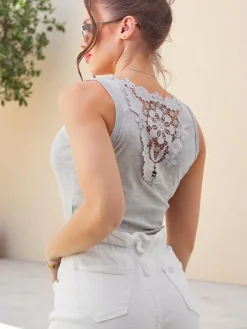 Bluzki / Koszule / Koszulki^Royalfashion Bawełniana bluzka damska na ramiączkach z koronką z tyłu Jasny szary