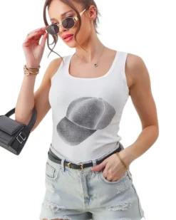 Bluzki / Koszule / Koszulki^Royalfashion Bawełniana bluzka damska na ramiączkach z czapeczką biały