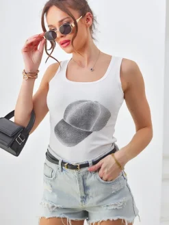 Bluzki / Koszule / Koszulki^Royalfashion Bawełniana bluzka damska na ramiączkach z czapeczką biały