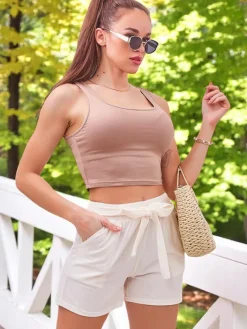 Szorty^Royalfashion Bawełniane krótkie spodenki damskie z gumką i troczkami w pasie biały