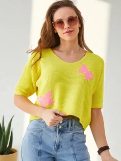 Swetry^Royalfashion Bawełniany damski krótki sweter w motylki Cytrynowożółty