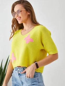 Swetry^Royalfashion Bawełniany damski krótki sweter w motylki Cytrynowożółty