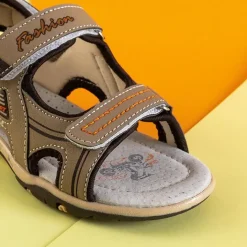 Chłopięce^Royalfashion Beżowe chłopięce sandały na rzepy Elbrus beżowy