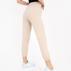 Spodnie Materiałowe^Royalfashion Beżowe damskie spodnie materiałowe z naszywką beżowy