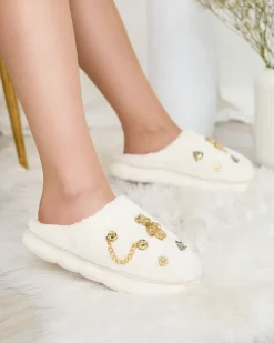 Kapcie^Royalfashion Białe damskie futrzane kapcie z ozdobami Erserra biały