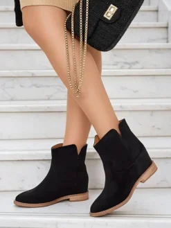 Botki Z Delikatnym Ociepleniem|Kowbojki^Royalfashion Botki a'la kowbojki na krytym koturnie Blueston czarny