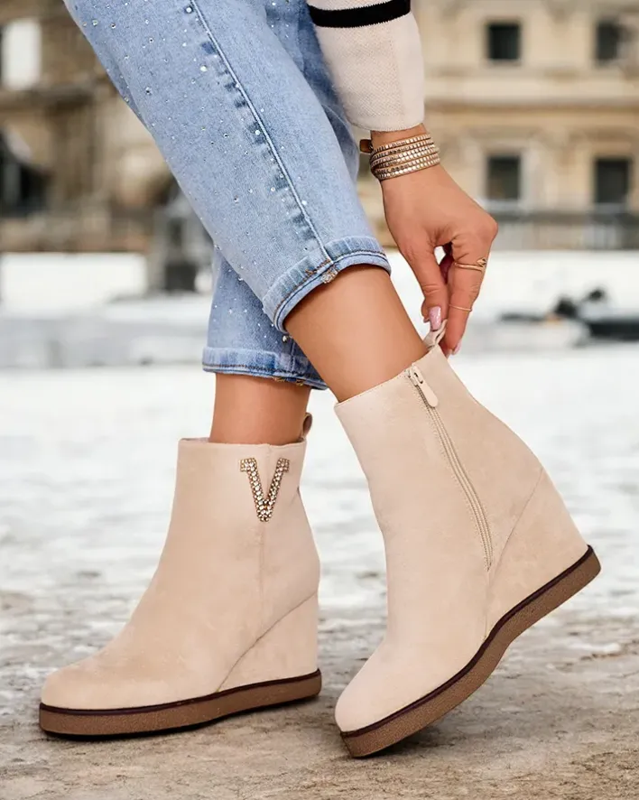 Botki Z Delikatnym Ociepleniem|Botki Na Koturnie^Royalfashion Botki damskie na koturnie Nerias beżowy