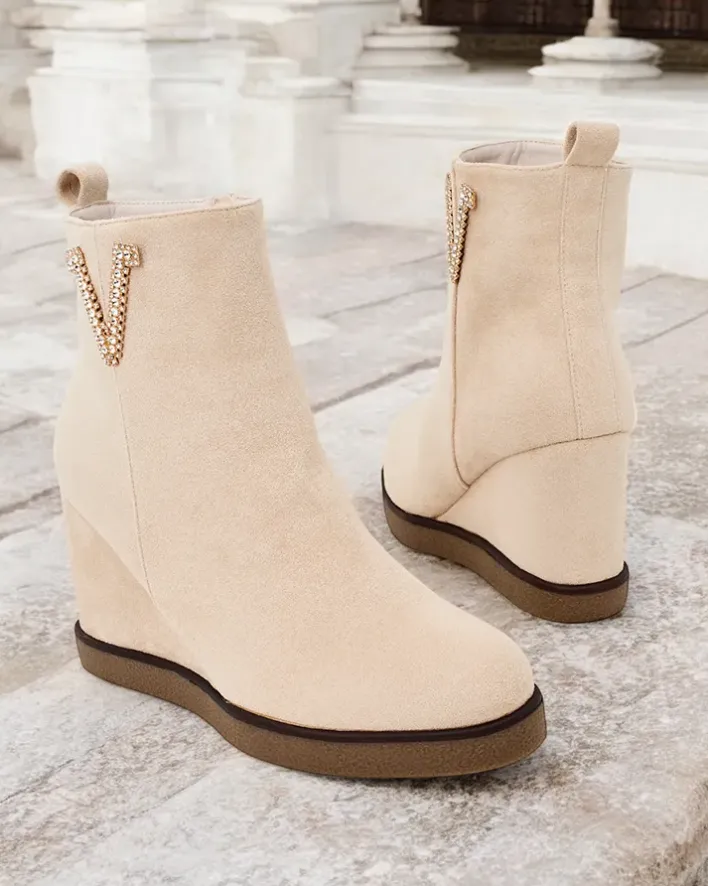 Botki Z Delikatnym Ociepleniem|Botki Na Koturnie^Royalfashion Botki damskie na koturnie Nerias beżowy