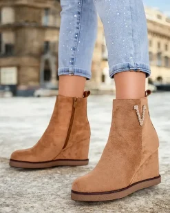 Botki Z Delikatnym Ociepleniem|Botki Na Koturnie^Royalfashion Botki damskie na koturnie Nerias Camel