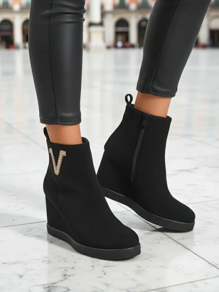 Botki Z Delikatnym Ociepleniem|Botki Na Koturnie^Royalfashion Botki damskie na koturnie Nerias czarny