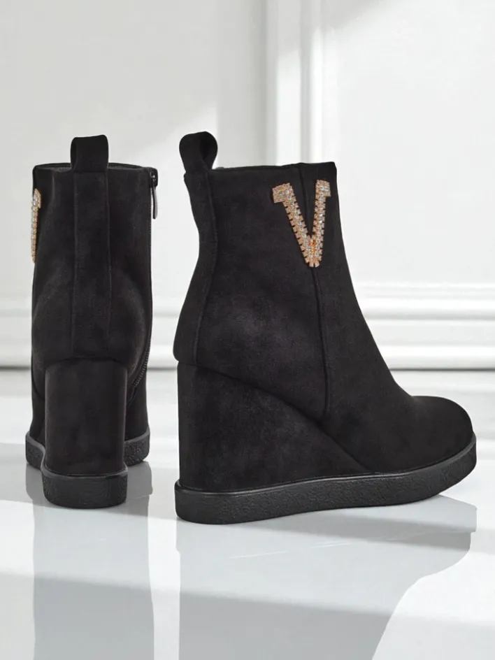 Botki Z Delikatnym Ociepleniem|Botki Na Koturnie^Royalfashion Botki damskie na koturnie Nerias czarny