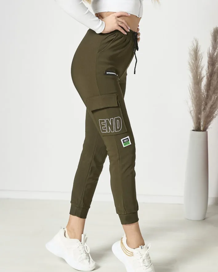 Spodnie Cargo|Spodnie Materiałowe^Royalfashion Ciemnozielone damskie spodnie typu bojówki z napisem zielony