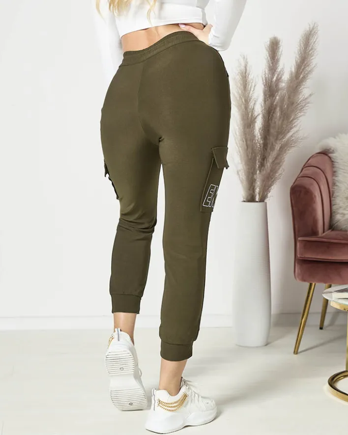 Spodnie Cargo|Spodnie Materiałowe^Royalfashion Ciemnozielone damskie spodnie typu bojówki z napisem zielony