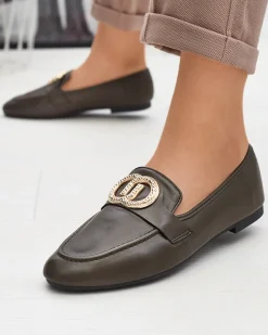 Mokasyny Na Płaskiej Podeszwie^Royalfashion Ciemnozielone mokasyny damskie ze złotą ozdobą Uletta zielony