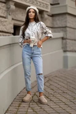 Swetry^Royalfashion Cienki damski sweterek z printem beżowy