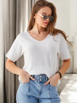 Swetry^Royalfashion Cienki damski sweterek z krótkimi rękawami biały